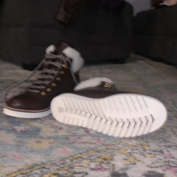 Cole Haan Weatherproof Brown boots with fur - Picture 3 of 4